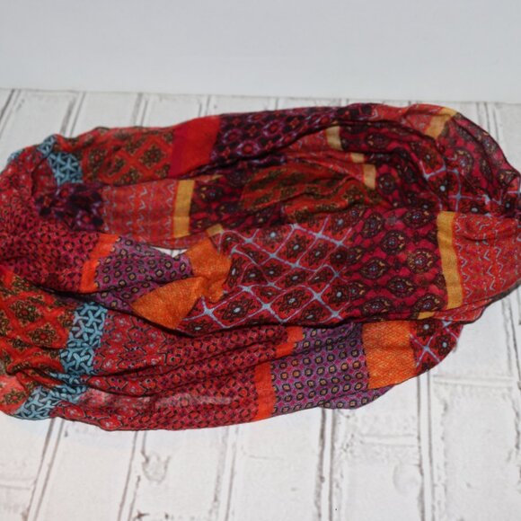 🔥🧣 Red & Orange Patterned Infinity Scarf – 19" x 68" Warm Tones · Cozy Loop · - Picture 4 of 4
